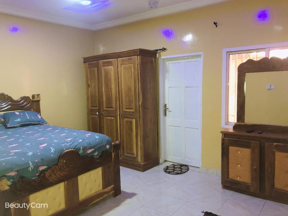 Awamuulamin Manneh Guest House Abuko Extérieur photo