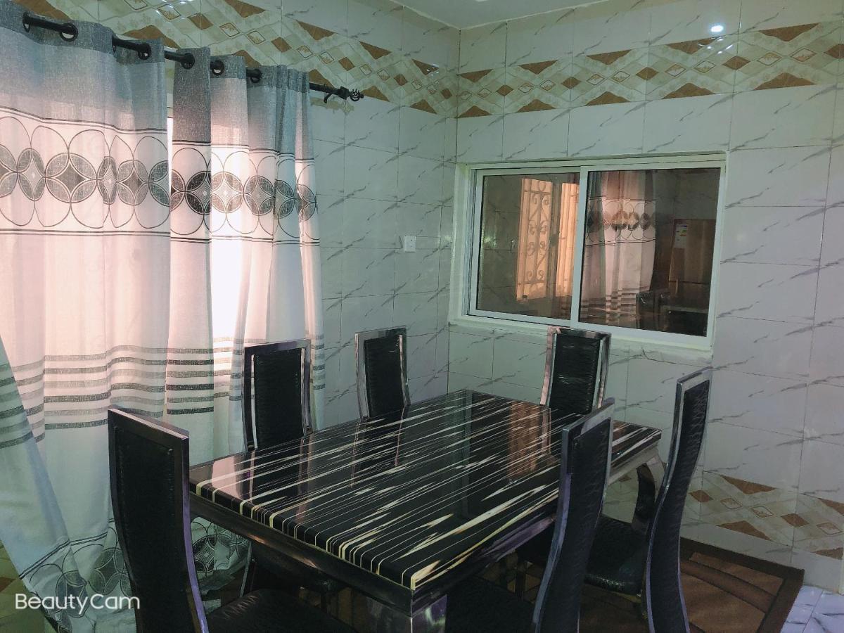 Awamuulamin Manneh Guest House Abuko Extérieur photo