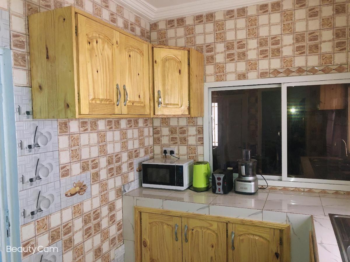 Awamuulamin Manneh Guest House Abuko Extérieur photo